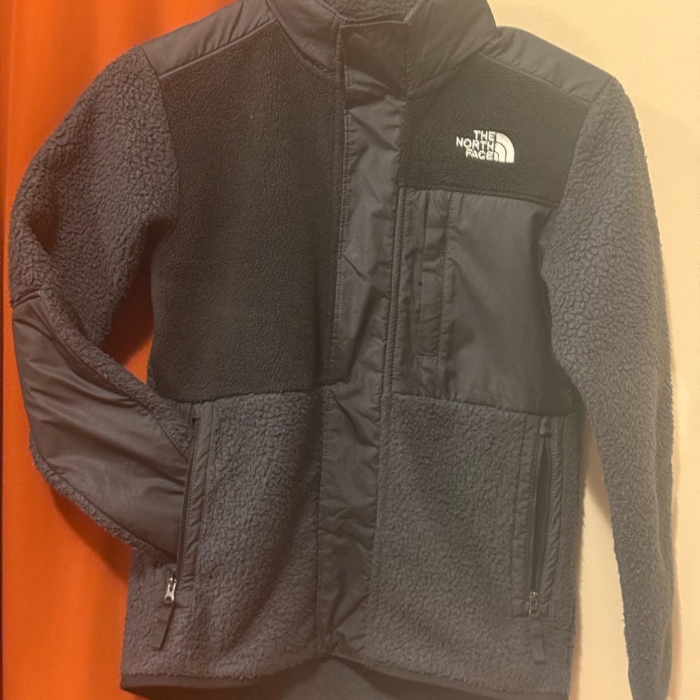 The North Face Black and Gray Puffer Jacket for Outdoor Comfort